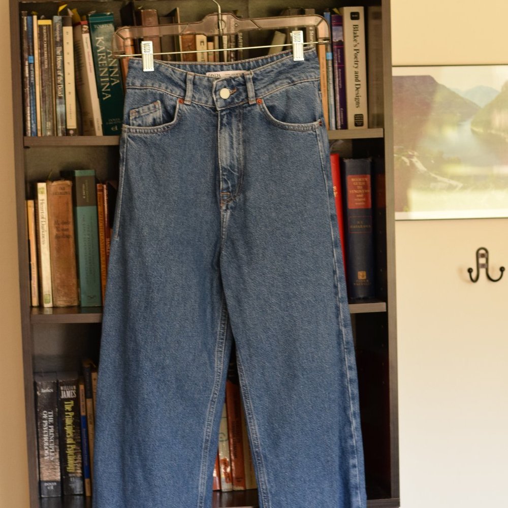 Zara High Waisted Wide Leg Jeans Size 2